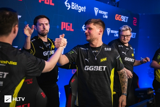 超神标准版iQOO Neo11发布 2599元起的双芯游戏手机